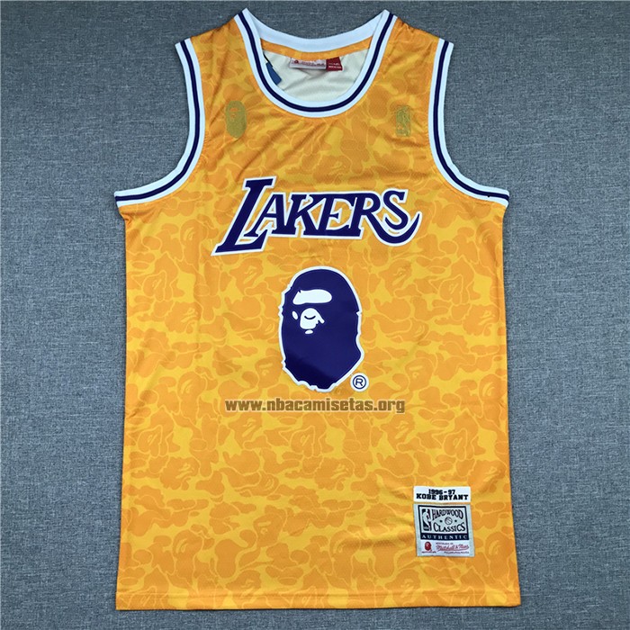 Camiseta Los Angeles Lakers Bape NO 24 Mitchell & Ness Amarillo